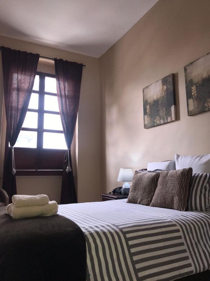 Hotel En El Centro Historico Cuenca Bagian luar foto