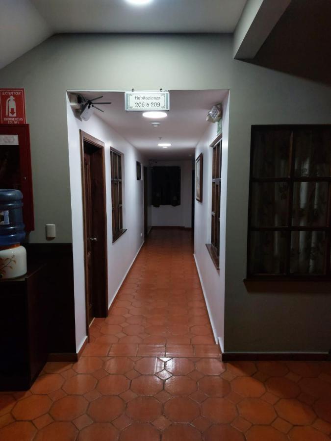 Hotel En El Centro Historico Cuenca Bagian luar foto